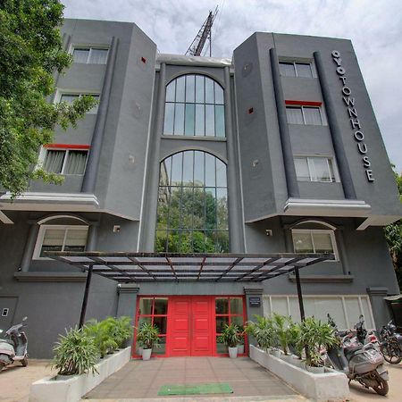 Oyo Townhouse 150 Shreyas Colony Ahmedabad Exterior photo