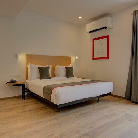 Oyo Townhouse 150 Shreyas Colony Ahmedabad Exterior photo