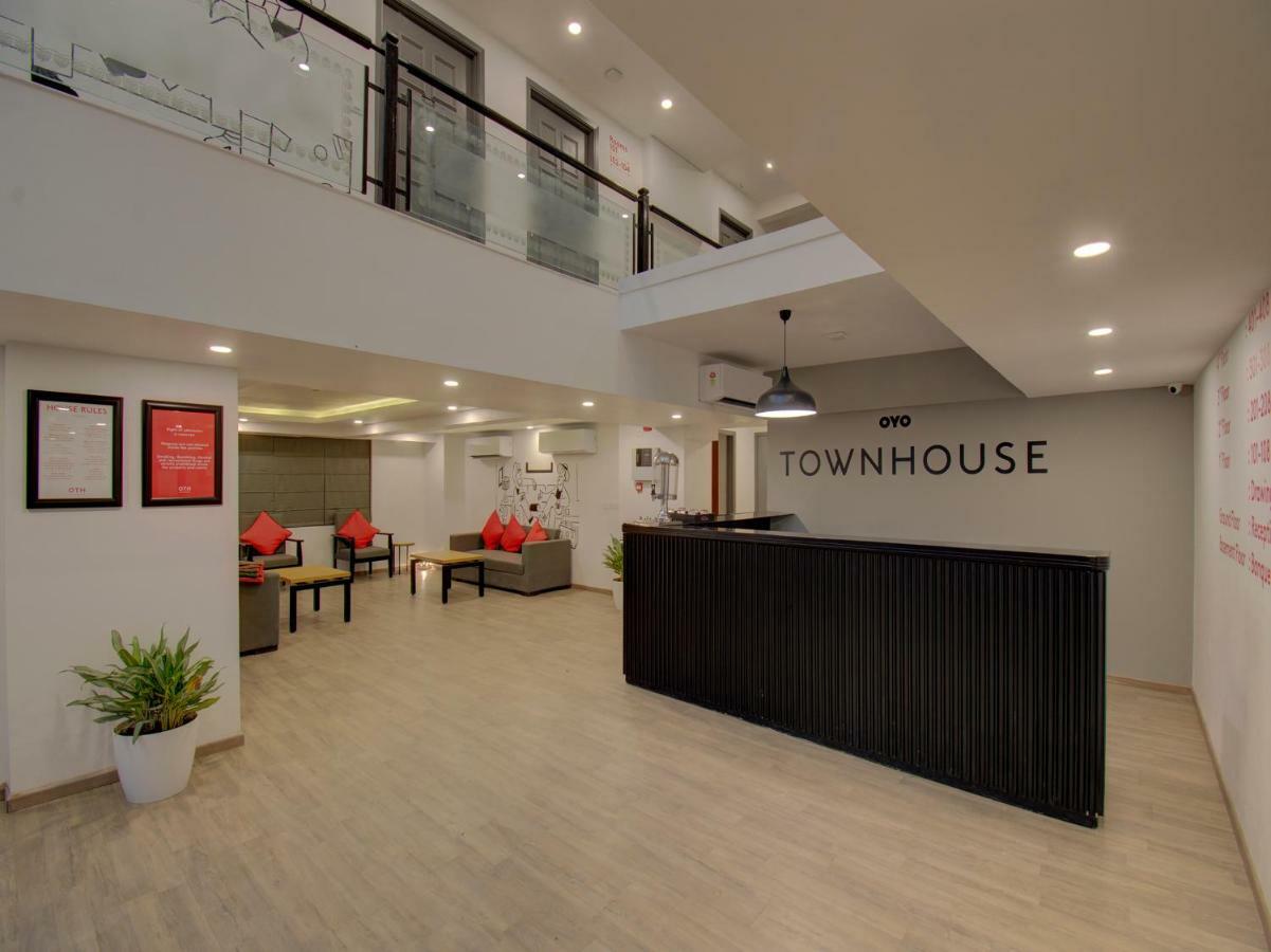 Oyo Townhouse 150 Shreyas Colony Ahmedabad Exterior photo
