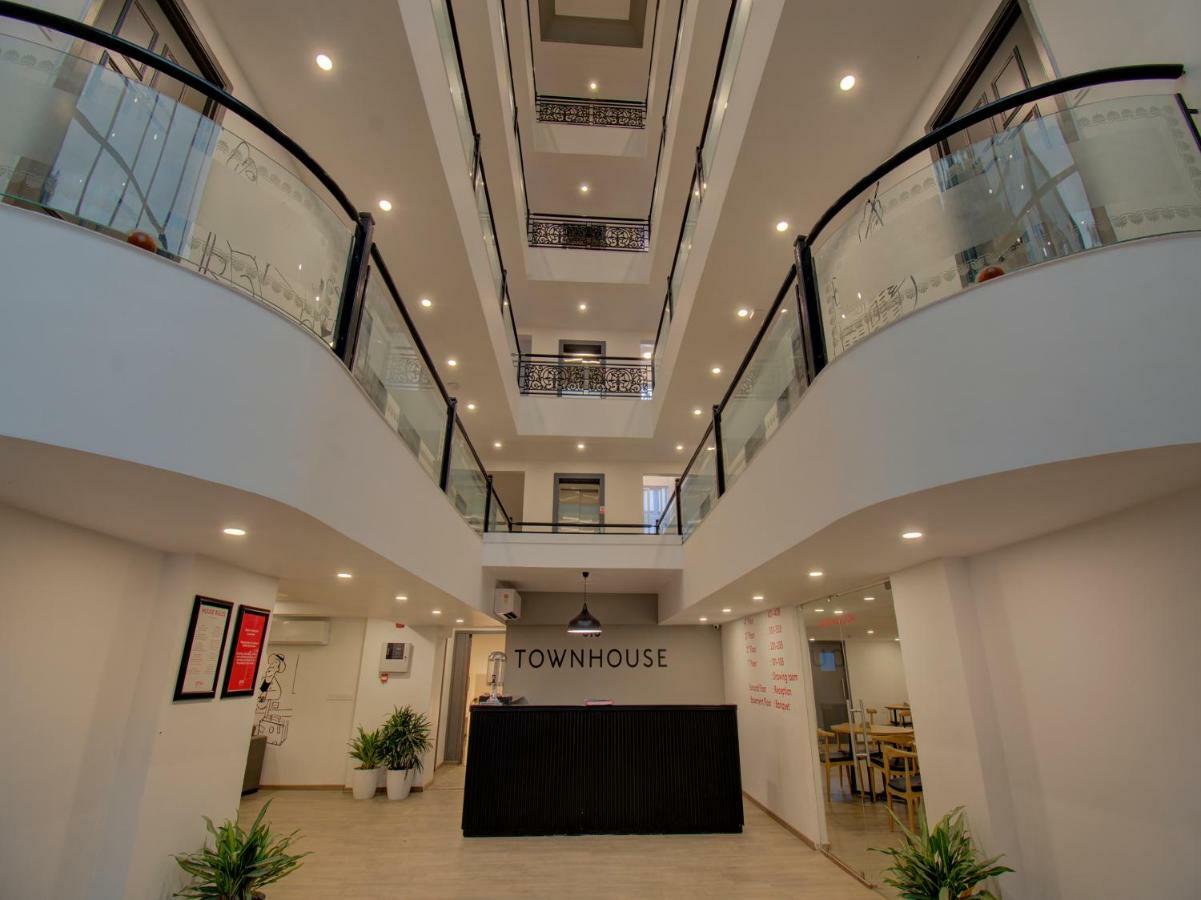 Oyo Townhouse 150 Shreyas Colony Ahmedabad Exterior photo
