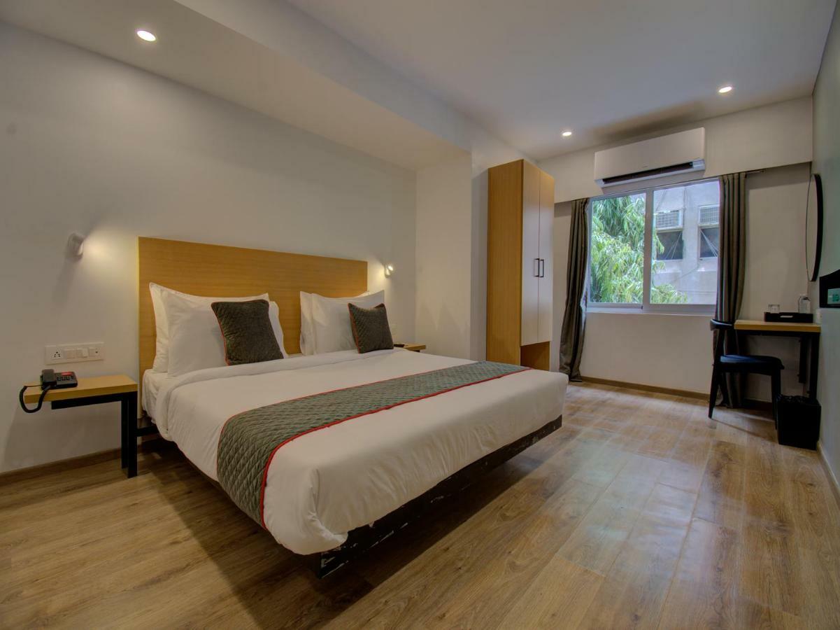 Oyo Townhouse 150 Shreyas Colony Ahmedabad Exterior photo