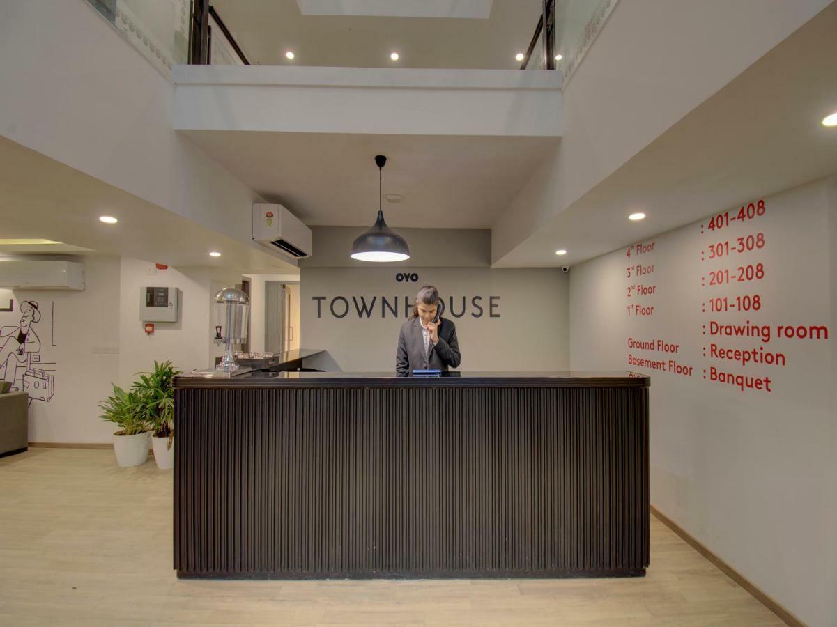 Oyo Townhouse 150 Shreyas Colony Ahmedabad Exterior photo